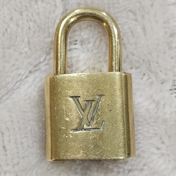 Louis Vuitton Handbags - Louis Vuitton Single Key Lock -Pad Lock (No Key) Lock#306
